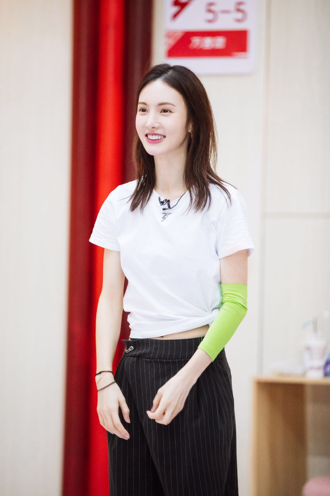 金晨四公舞台继续发光 绝美Ending Pose获赞
