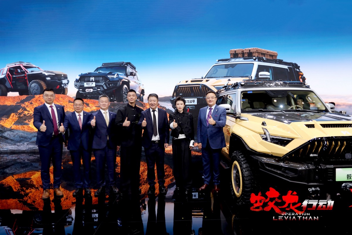 《蛟龙行动》登陆北京国际车展 公布首款海报 蛟龙小队全员亮相