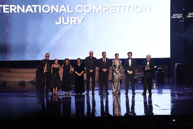 导演管虎获开罗国际电影节终身成就奖 将金字塔奖杯视为创作新起点